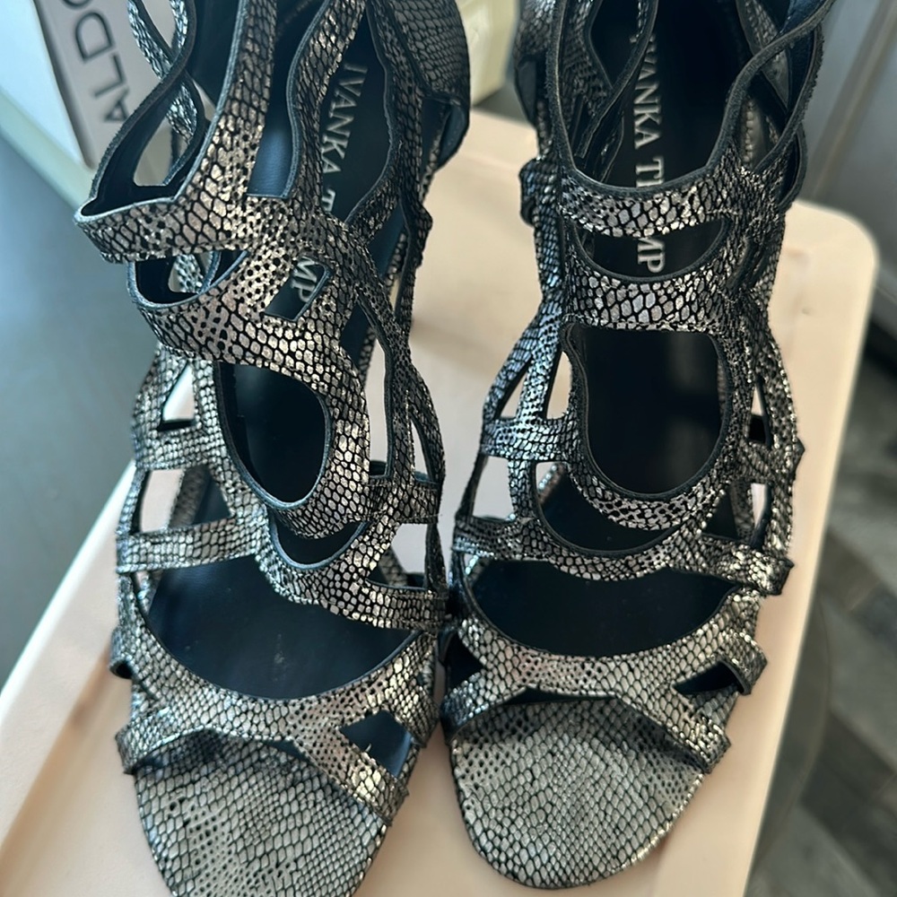 Fabulous Ivanka Trump silver/black snake like texture heels.
